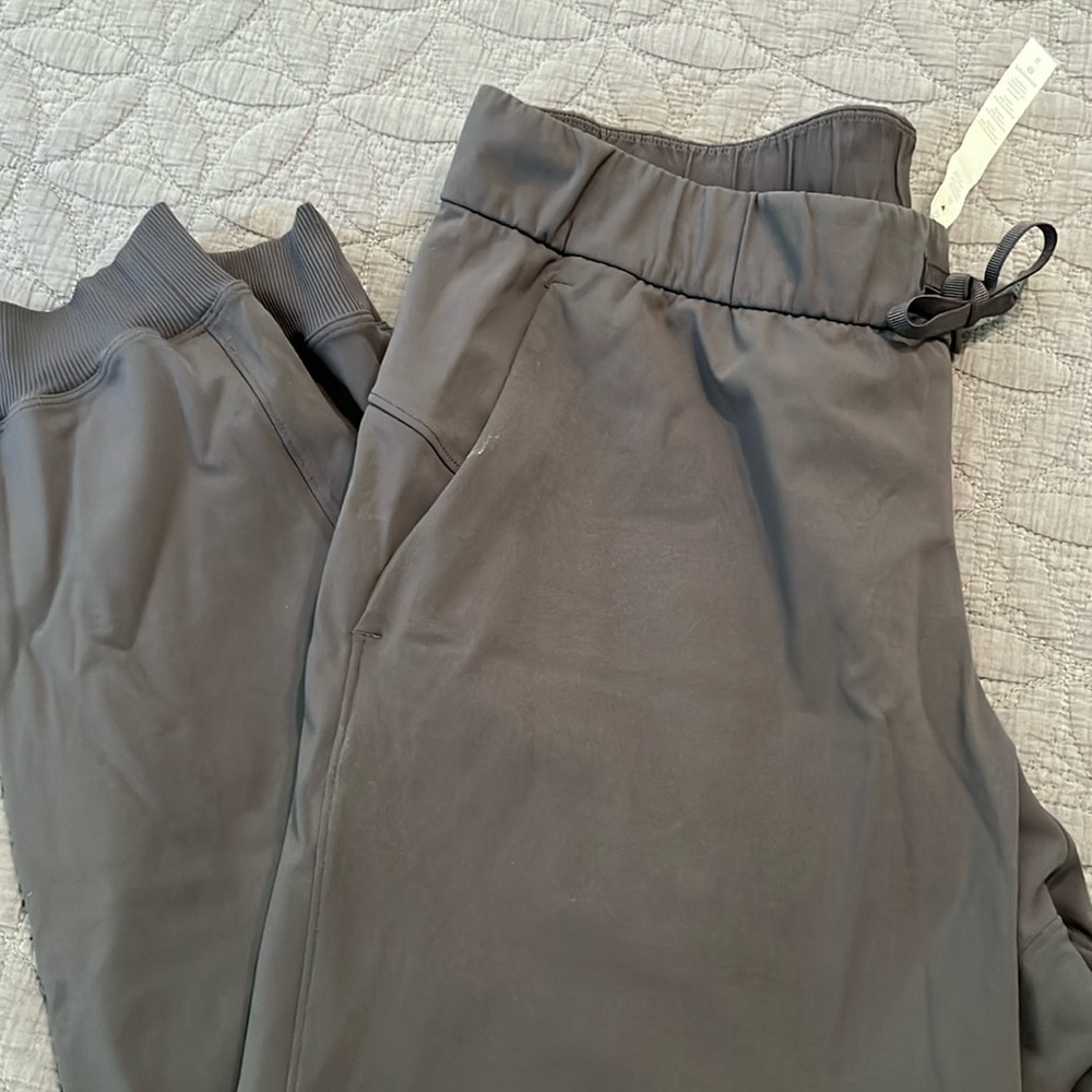 Lululemon gray joggers size 8